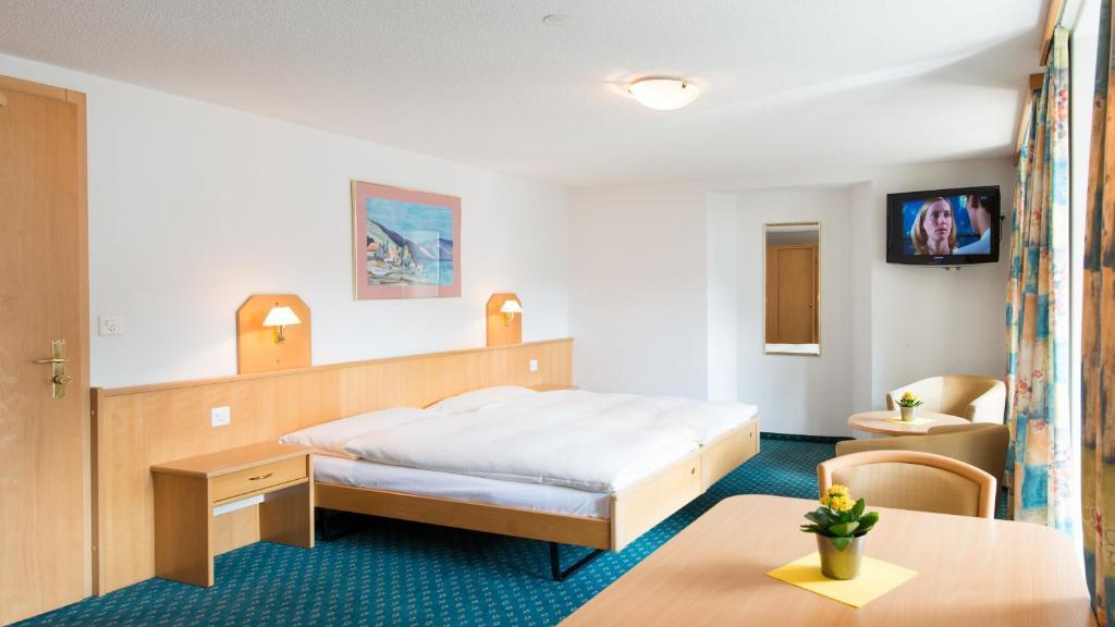 Hotel Portjengrat Saas-Almagell Room photo