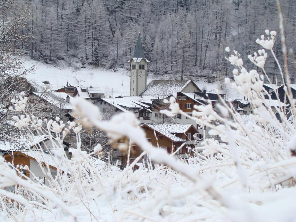 Hotel Portjengrat Saas-Almagell Exterior photo